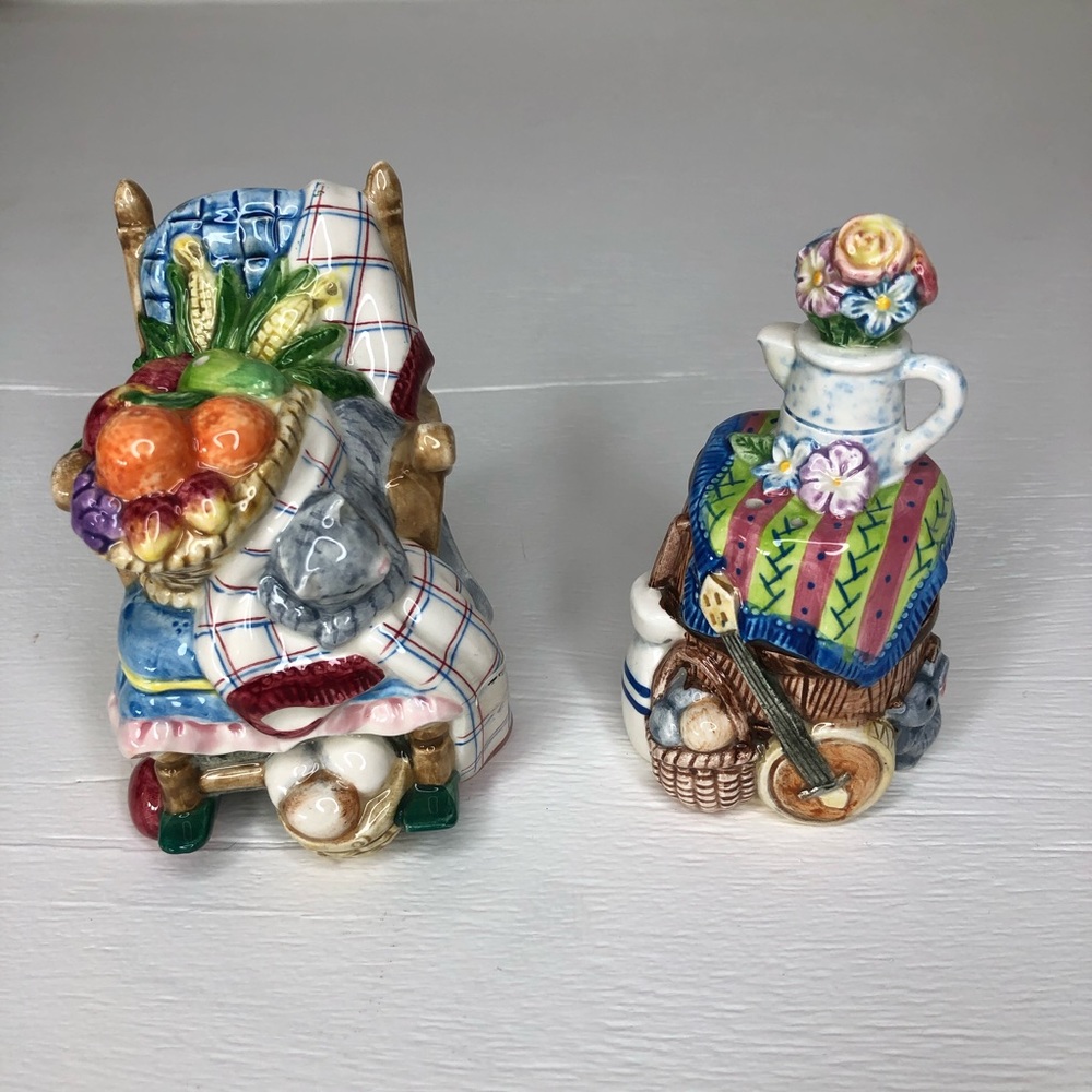Fitz and Floyd Rocking Chair and Barrel Country Salt and Pepper Shakers